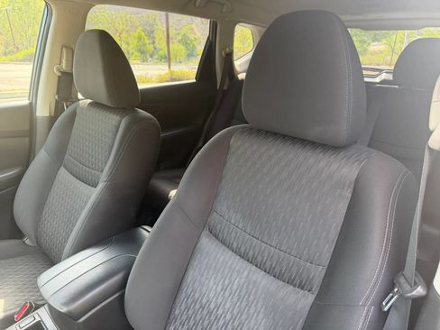 Used 2019 Nissan Rogue SV FWD image 11