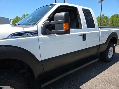 Used 2012 Ford F250 XLT w/ XLT Interior Pkg AWD/4WD image 16