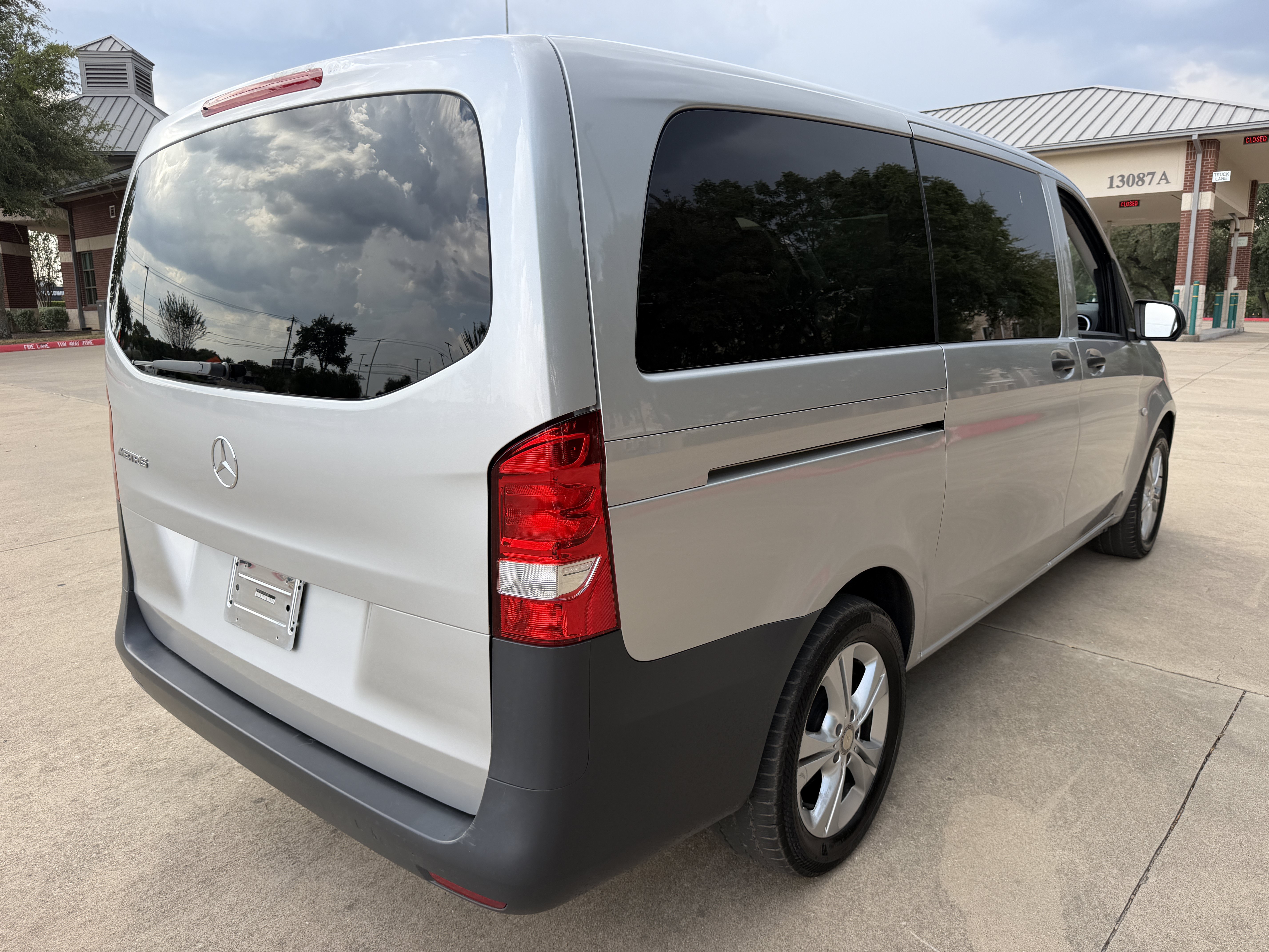 Used 2016 Mercedes-Benz Metris Passenger image 7