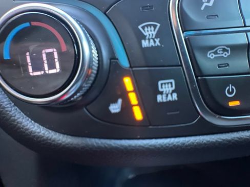 Used 2019 Chevrolet Equinox LT FWD image 28