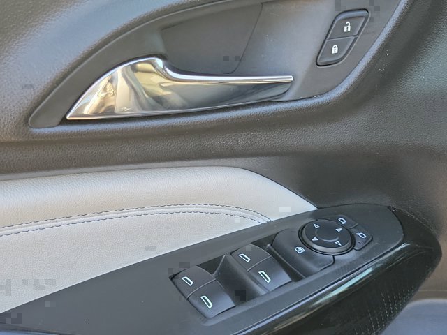 Used 2025 Chevrolet Trax LT FWD image 23