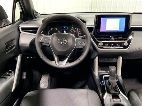 Used 2024 Toyota Corolla Cross AWD Hybrid w/ Moonroof Package image 5