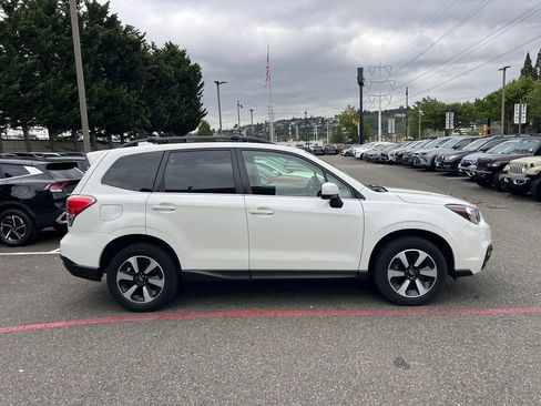Used 2017 Subaru Forester 2.5i Limited AWD/4WD image 4