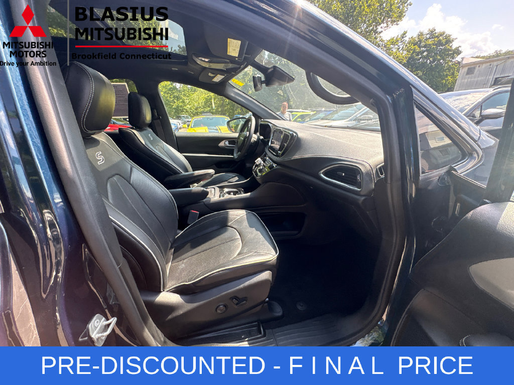 Used 2023 Chrysler Pacifica Limited w/ S Appearance Package FWD image 28