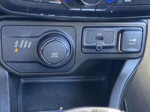 Used 2021 Jeep Renegade Latitude image 28