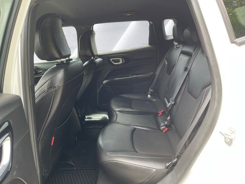 Used 2025 Jeep Compass Trailhawk AWD/4WD image 12