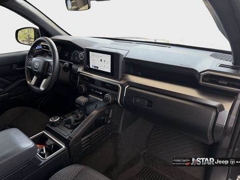 Used 2025 Toyota 4Runner SR5 AWD/4WD image 19