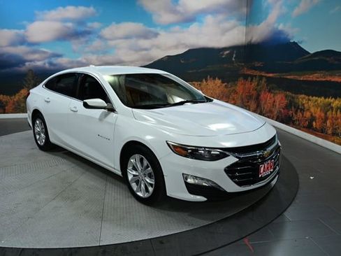 Used 2024 Chevrolet Malibu LT image 2