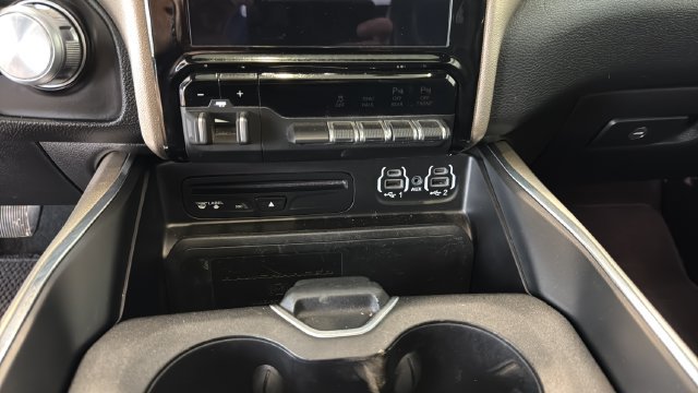 Used 2019 RAM 1500 Laramie AWD/4WD image 13
