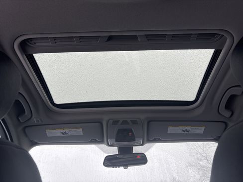 Used 2018 BMW 320i xDrive Sedan w/ Convenience Package image 3