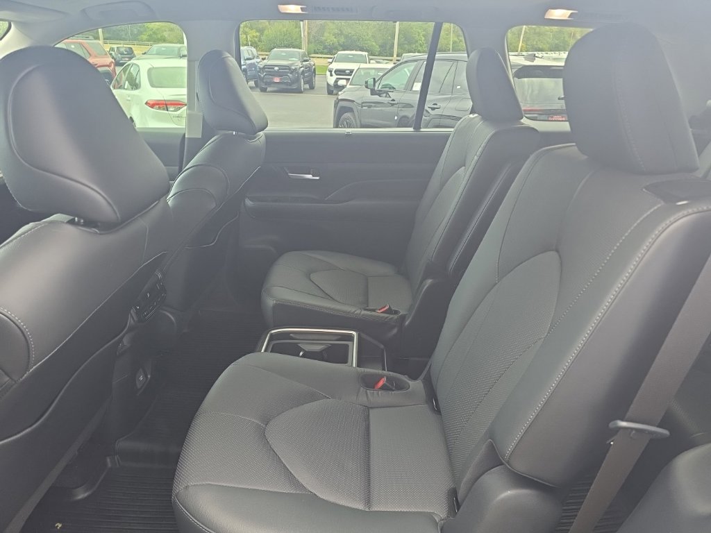 Used 2026 Toyota Grand Highlander FWD image 14