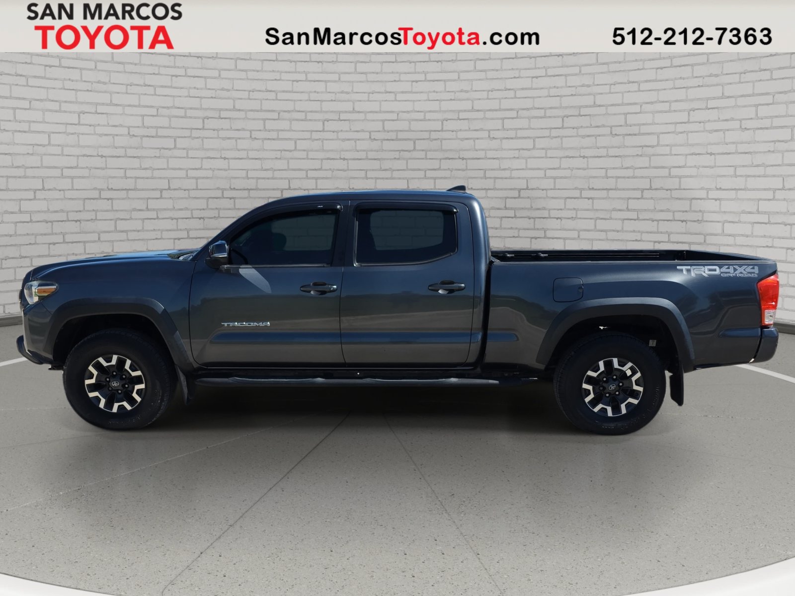 Used 2017 Toyota Tacoma TRD Off-Road w/ Premium & Technology Package AWD/4WD image 9
