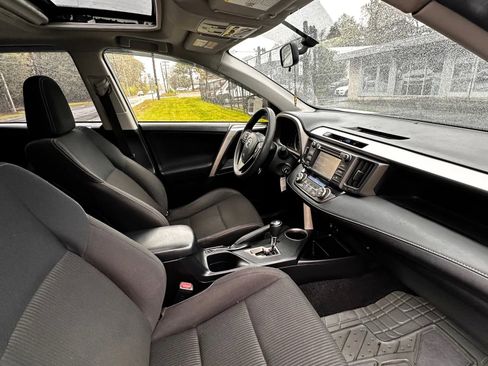 Used 2015 Toyota RAV4 XLE image 29