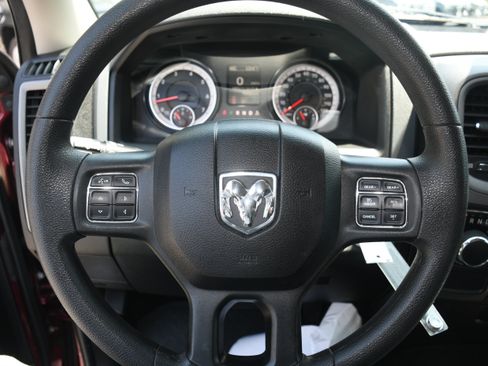 Used 2017 RAM 1500 Express RWD image 12