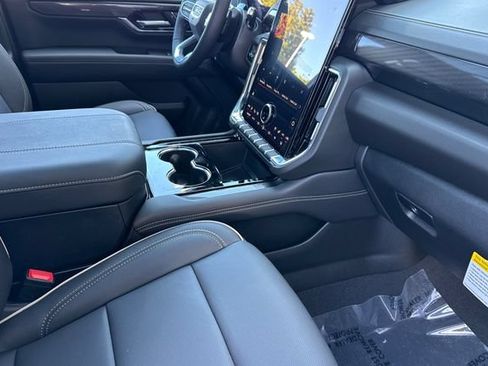 New 2026 GMC Yukon Elevation w/ Elevation Premium Package AWD/4WD image 20