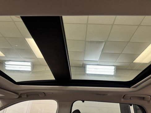 Used 2023 Nissan Rogue SL w/ SL Premium Package image 17