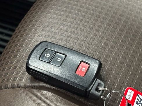 Used 2016 Toyota Tacoma Limited w/ Towing Package image 36