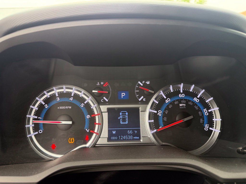 Used 2015 Toyota 4Runner SR5 AWD/4WD image 22