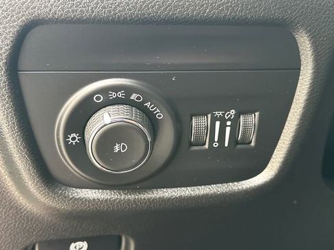 Used 2025 Jeep Grand Cherokee Limited image 25