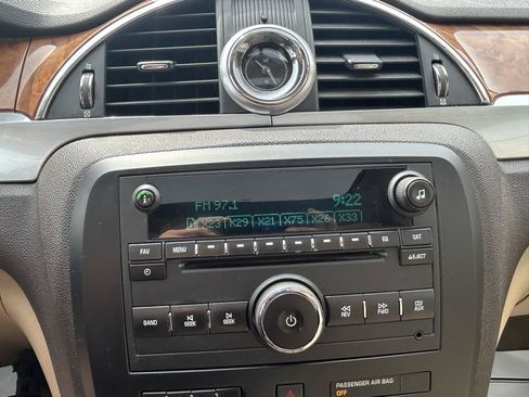 Used 2010 Buick Enclave CXL w/ Trailering Provision Package AWD/4WD image 22