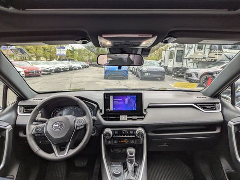 Used 2024 Toyota RAV4 SE w/ Convenience Package image 46