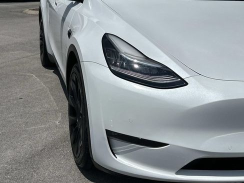 Used 2021 Tesla Model Y Long Range AWD/4WD image 11