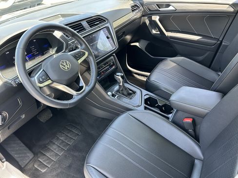 Used 2024 Volkswagen Tiguan SE FWD image 16