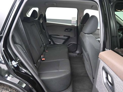 Used 2023 Nissan Rogue S image 12