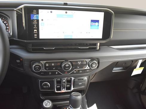 Used 2025 Jeep Gladiator Sport AWD/4WD image 20
