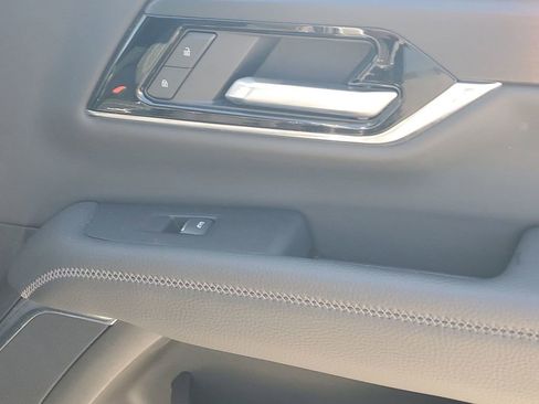 Used 2025 GMC Yukon Denali image 49