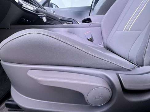 Used 2025 Hyundai Elantra Sport FWD image 14