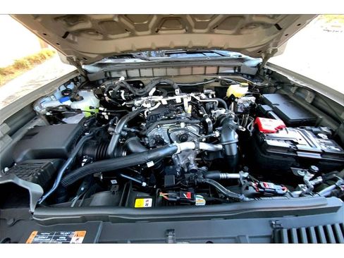 New 2025 Ford Bronco Outer Banks w/ Sasquatch Package image 12