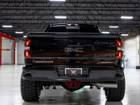 Used 2017 GMC Sierra 2500 Denali w/ Duramax Plus Package AWD/4WD image 15