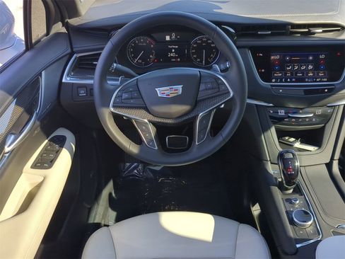 Used 2025 Cadillac XT5 Sportv image 25