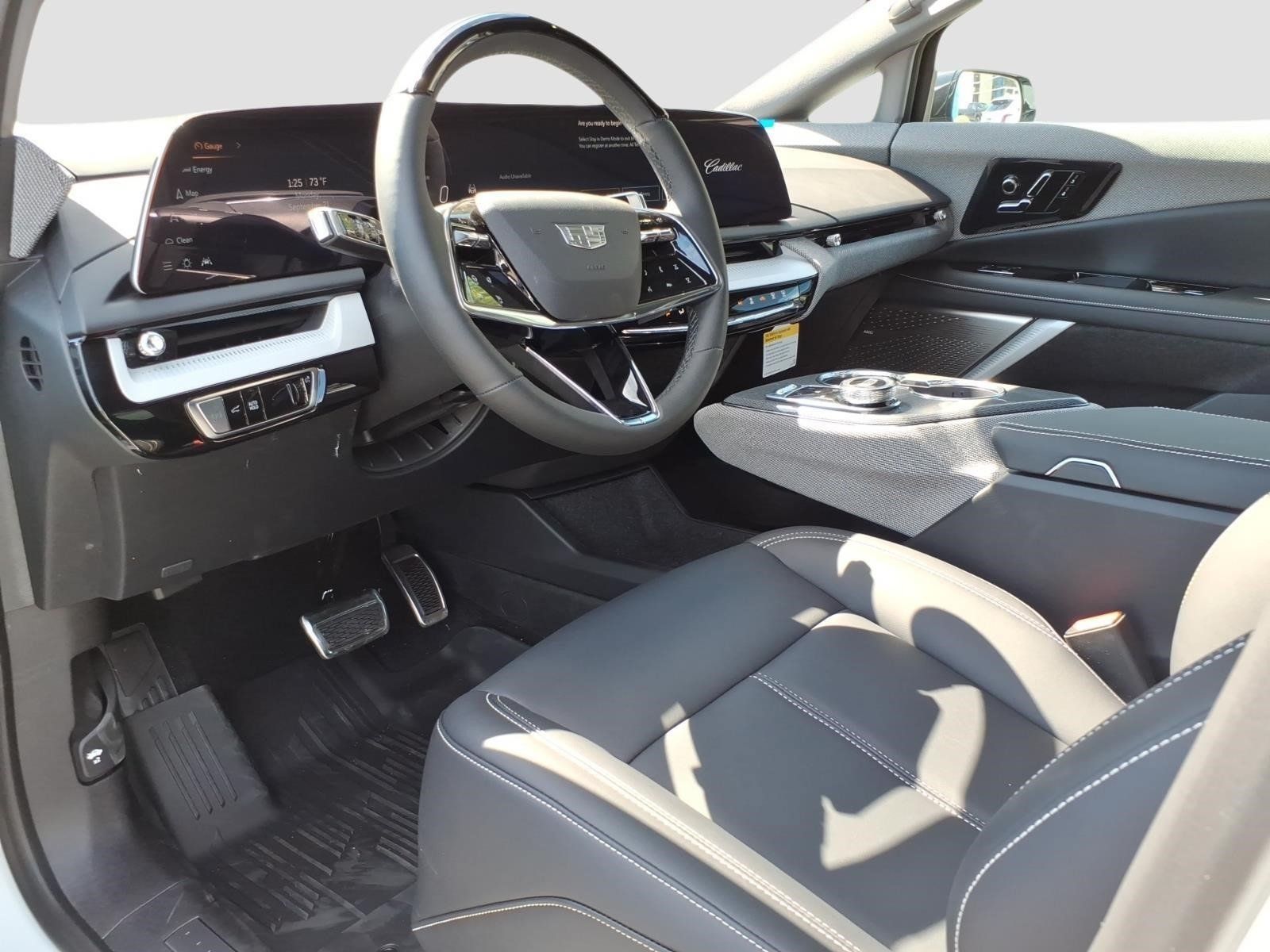 New 2027 Cadillac Optiq Luxury w/ LPO, Floor Liner Package AWD/4WD image 12