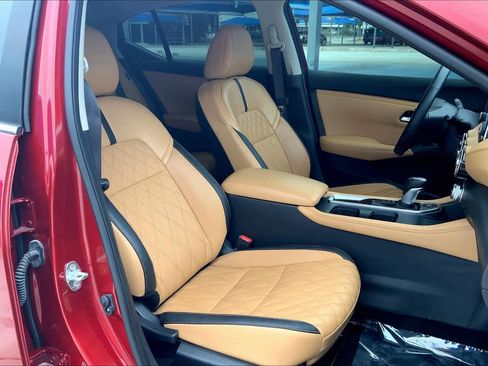 Used 2021 Nissan Sentra SV w/ SV Premium Package image 7