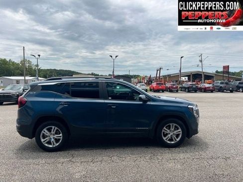 Used 2024 GMC Terrain SLE w/ Driver Convenience Package FWD image 7