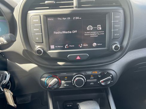 Used 2025 Kia Soul LX w/ LX Technology Package image 17