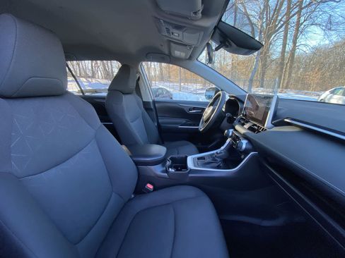 Used 2024 Toyota RAV4 XLE image 28