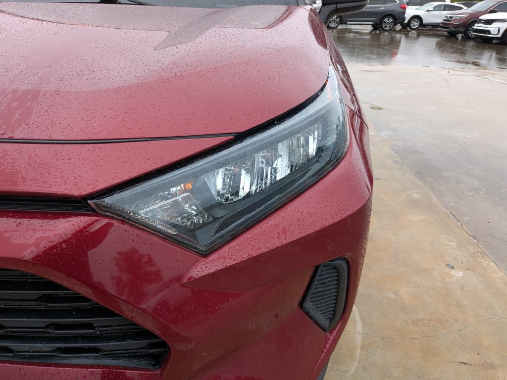 Used 2022 Toyota RAV4 LE FWD image 11