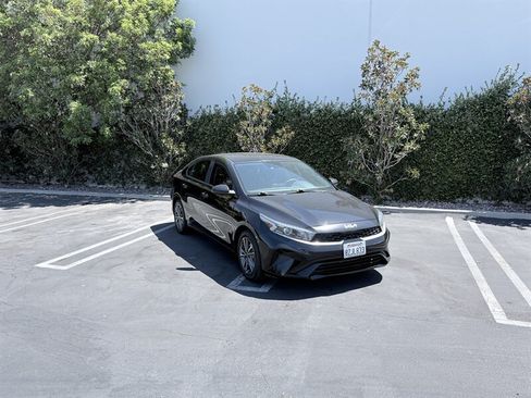 Used 2022 Kia Forte LXS FWD image 5