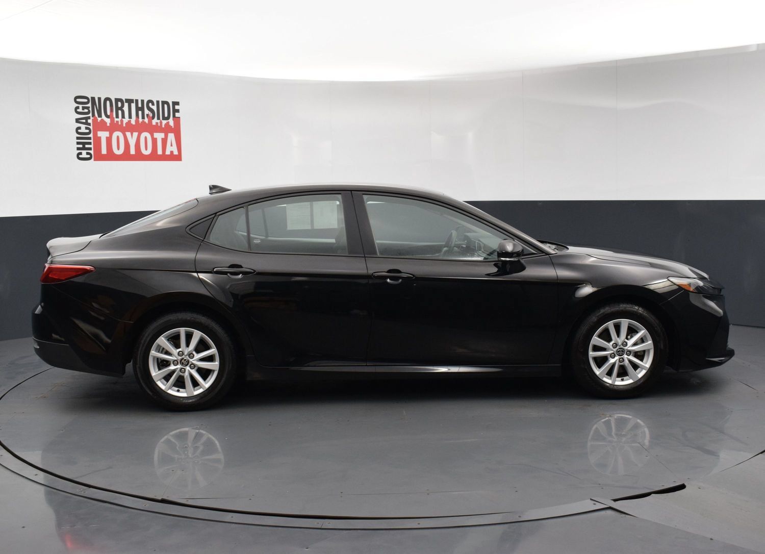 Used 2025 Toyota Camry LE FWD image 5