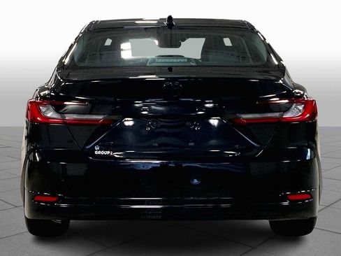 Used 2025 Toyota Camry XLE w/ Premium Package image 5