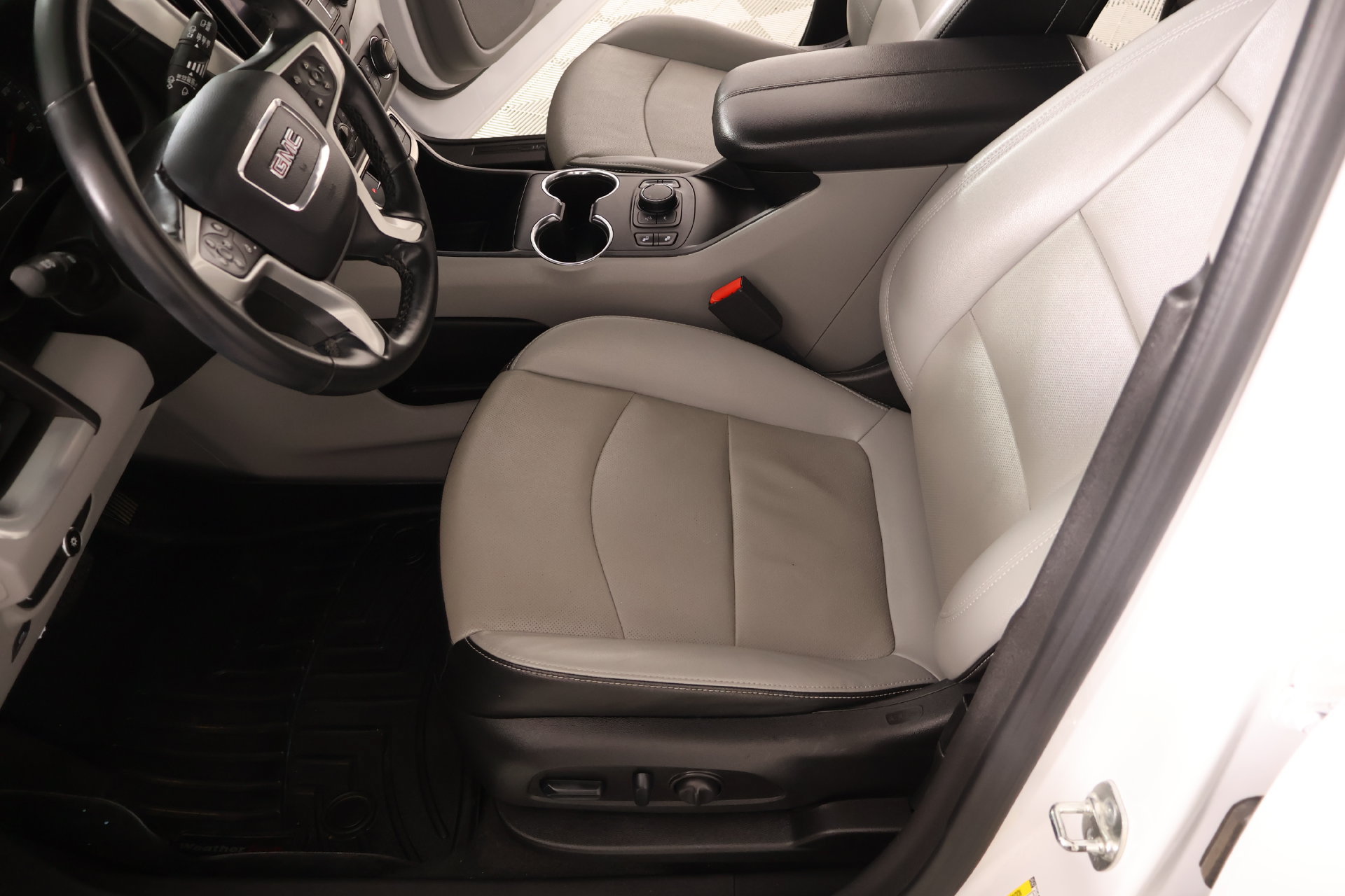 Used 2024 GMC Terrain SLT FWD image 10