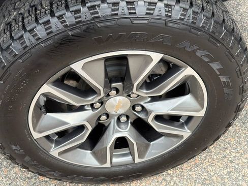 Certified 2024 Chevrolet Silverado 1500 LT AWD/4WD image 10