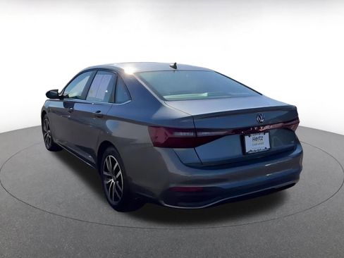 Used 2025 Volkswagen Jetta SE image 11