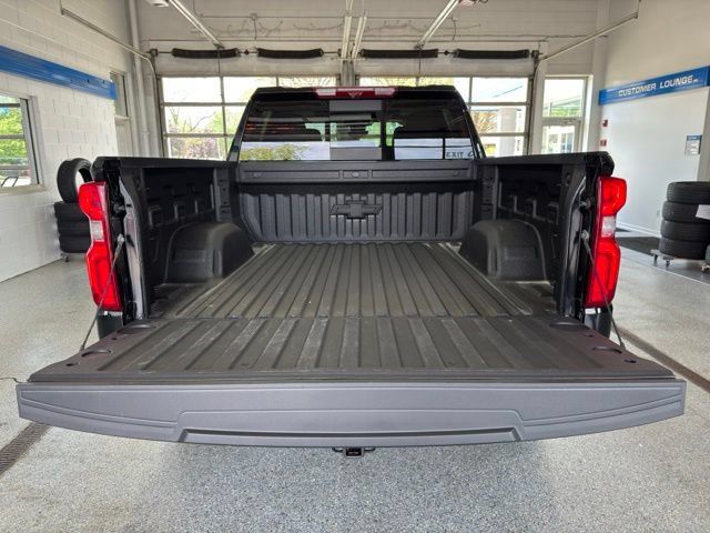 Used 2025 Chevrolet Silverado 1500 High Country w/ Midnight Edition AWD/4WD image 11