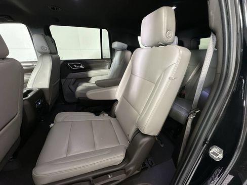 Used 2021 Chevrolet Suburban Z71 w/ Z71 Off-Road Package AWD/4WD image 23