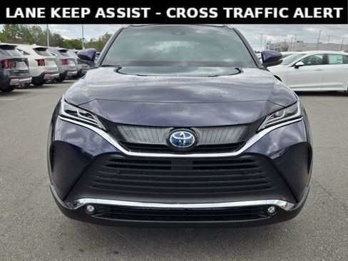 Used 2024 Toyota Venza XLE image 3