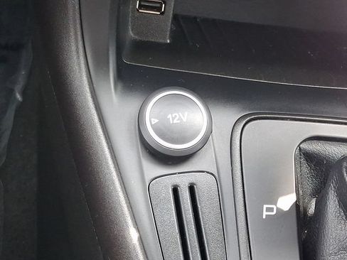 Used 2015 Ford Focus SE FWD image 24